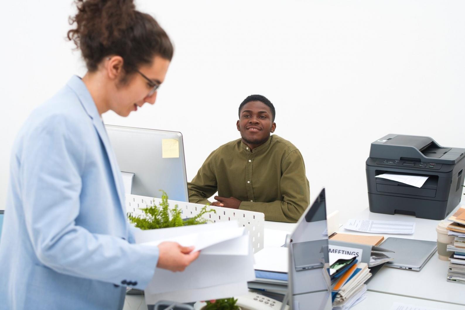 Analyse détaillée de données financières sur grand écran